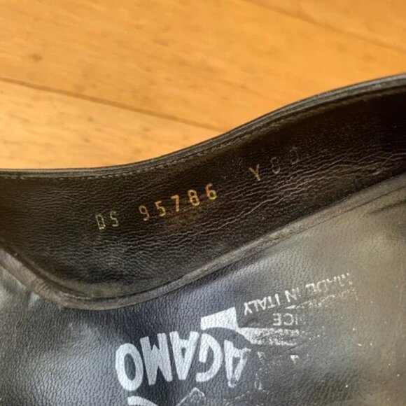 FERRAGAMO Black Leather Pumps- Vintage & Rehab Project but SO cute! - Picture 7 of 8